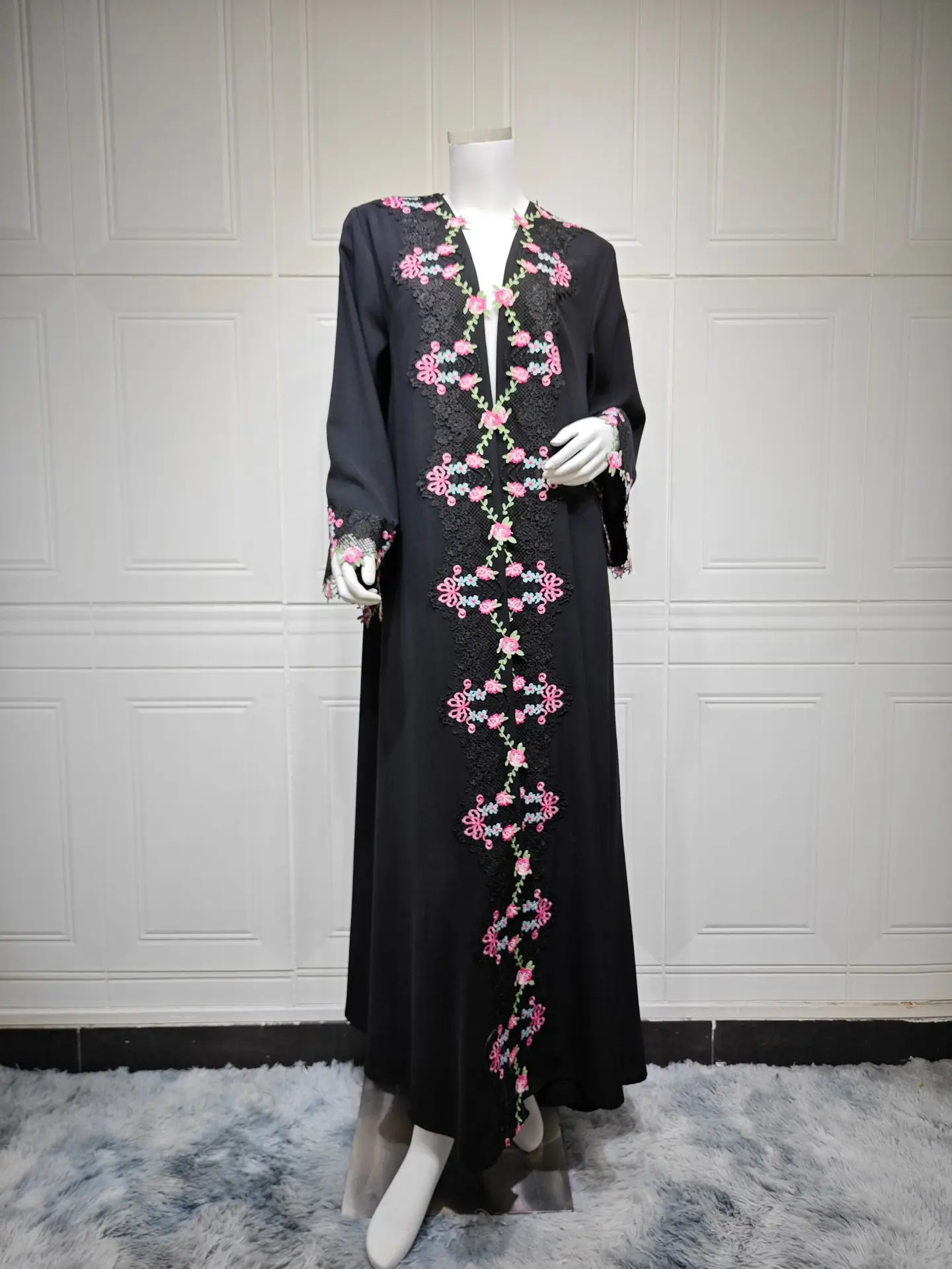 Embroidery Kebaya - Czarna Haftowana Kimonowa Dżelabija Abaja Dubajski