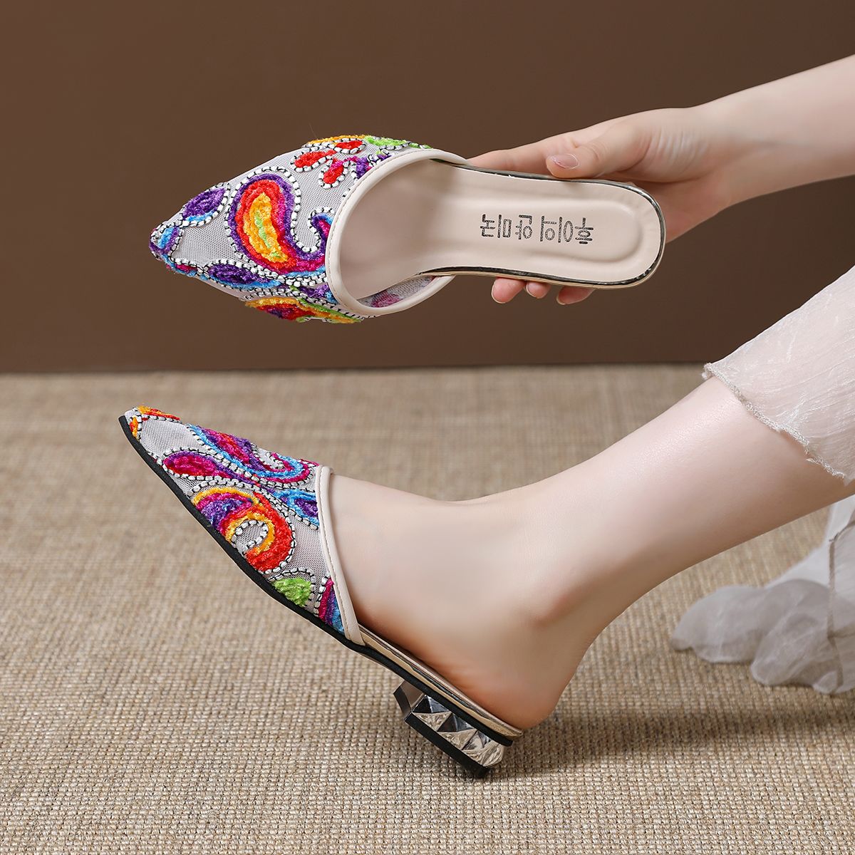 Etniczne Klapki Damskie z Ostr – Embroidery Print recenzja i cena