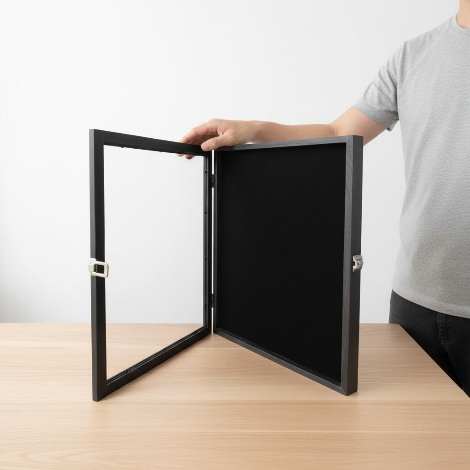 Przezroczysta ramka na odznaki – Frame Display Wood recenzja i cena