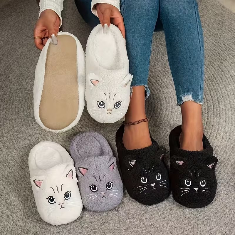 Wygodne, uniwersalne kapcie z  – Embroidery Cat recenzja i cena