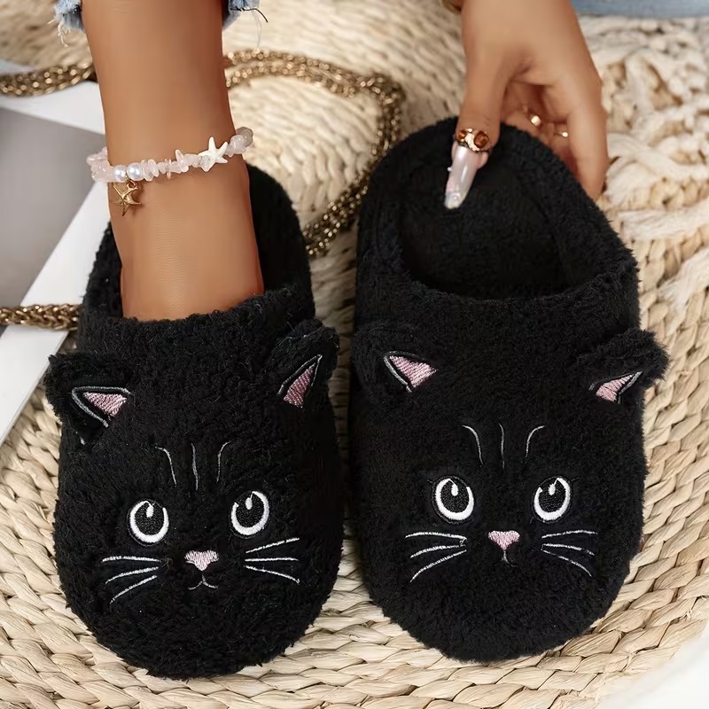 Wygodne, uniwersalne kapcie z  – Embroidery Cat recenzja i cena